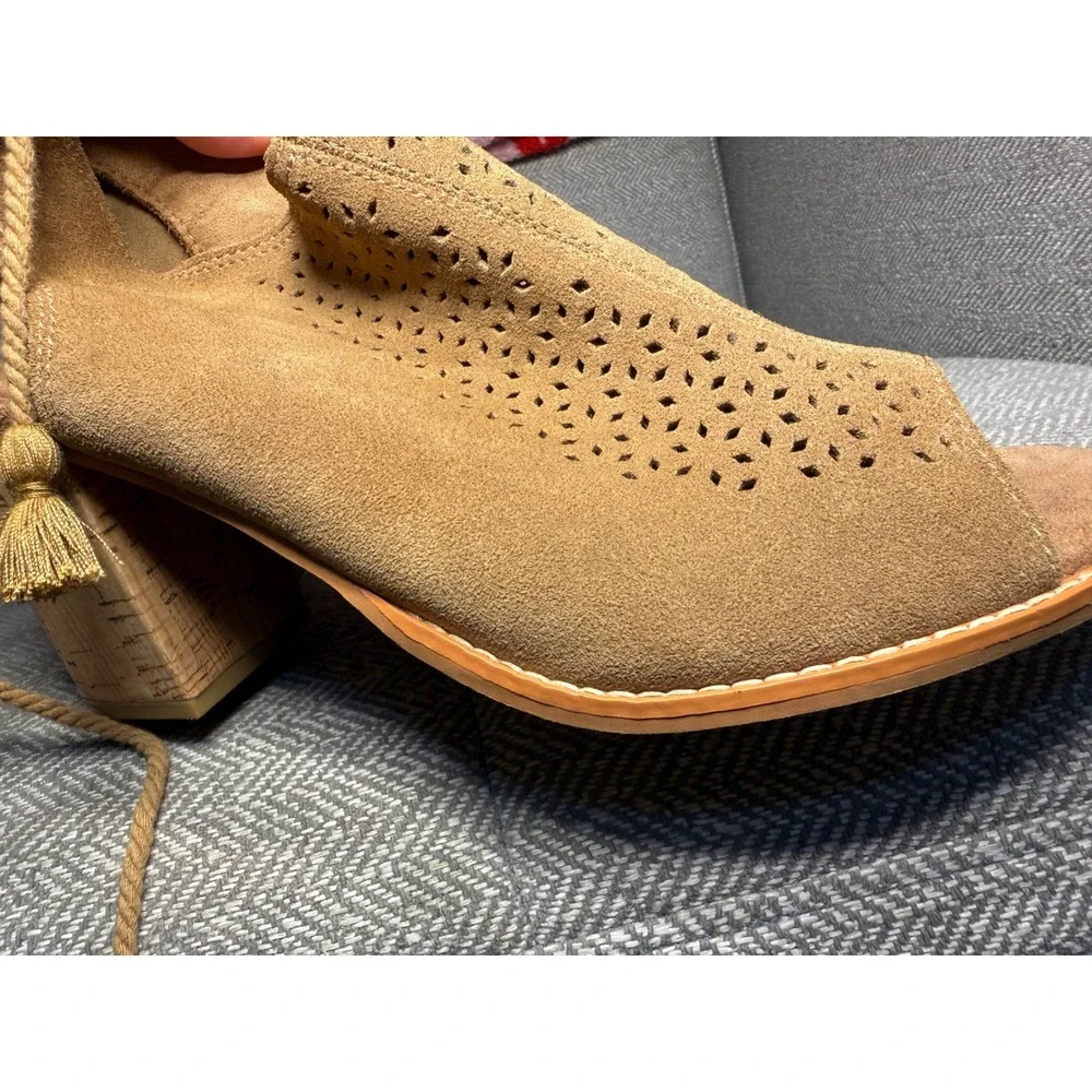 TOMS‎ Majorca Tan Suede Perforated Peep Toe Cork Block Heel Sandals Womens 10